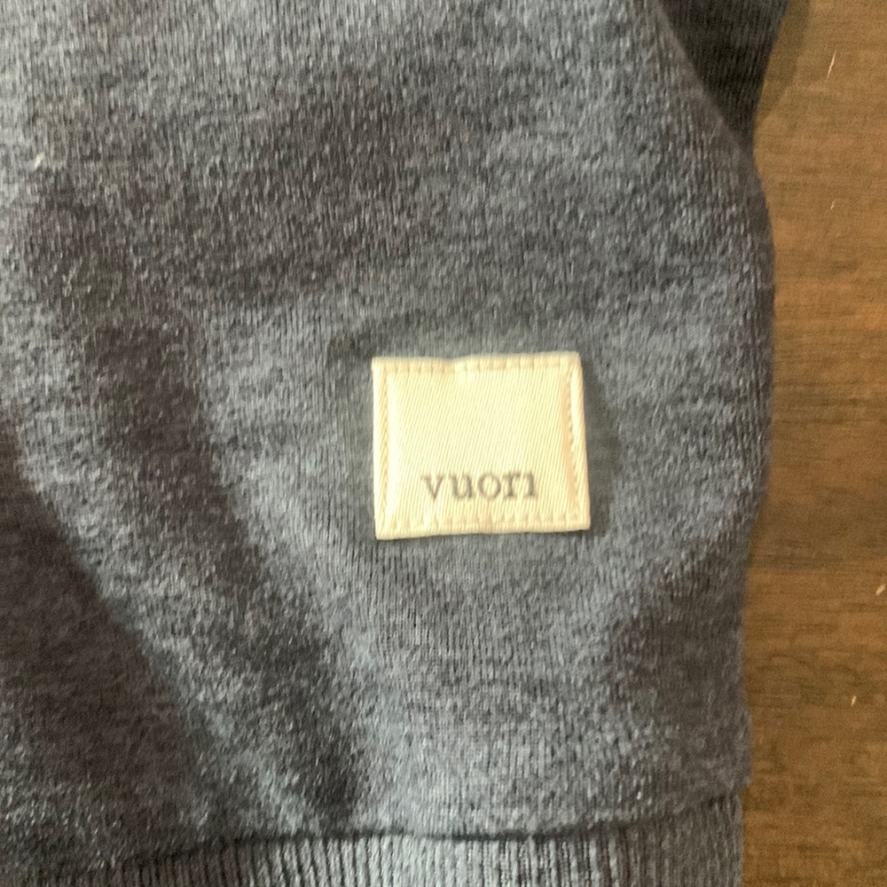 Vuori slate blue top like new size small